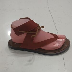 Sanuk Red Oak  Sandals Leather New Without Tag Or Box Sz 7